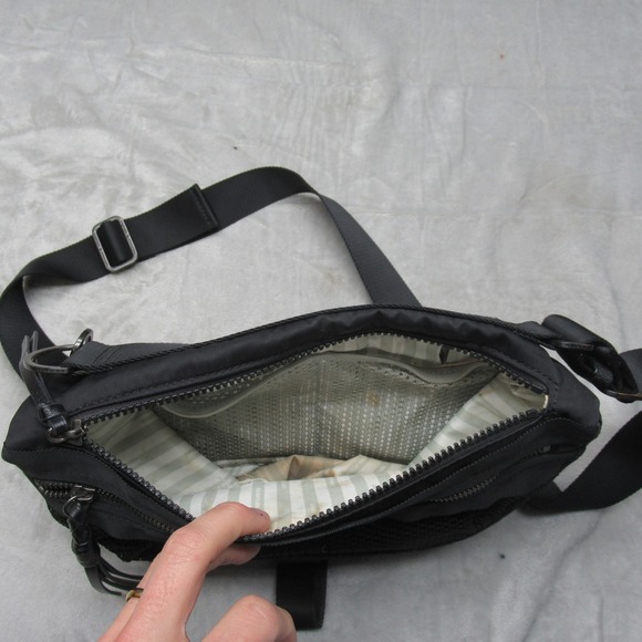 cross body bags lululemon Lululemon Everywhere Belt Bag 1L -True Navy